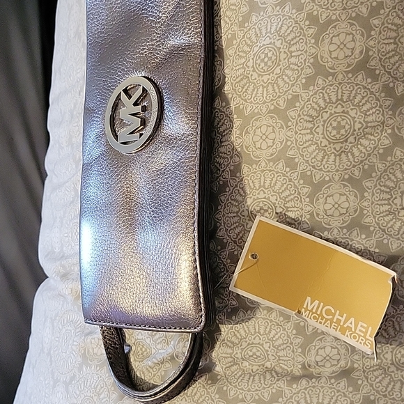 BRAND NEW-clutch/wallet - Picture 2 of 4